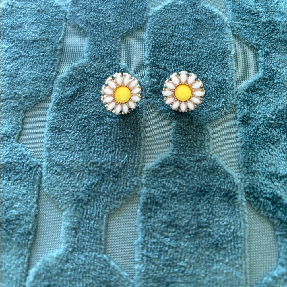 Daisy Stud Earrings
